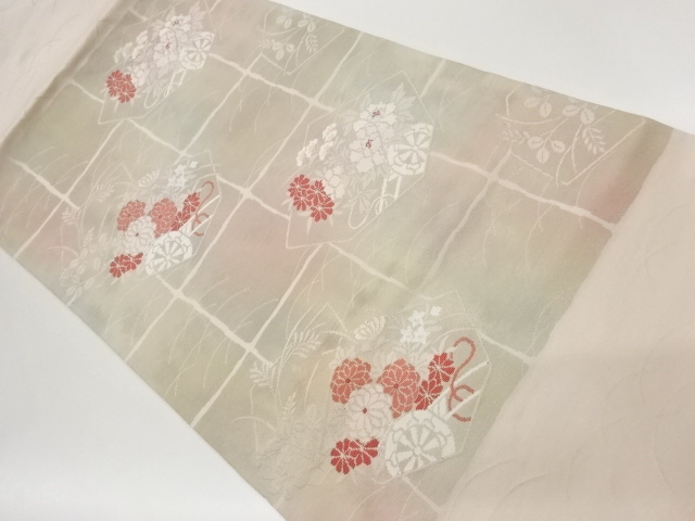 JAPANESE KIMONO / FLOWER WHEEL PATTERN WOVEN A LATTICEWORK OF HIKIFOIL